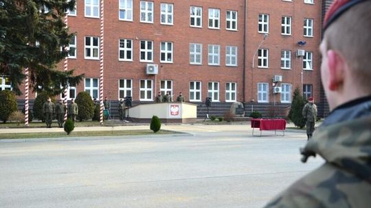 Wręczenie odznaczeń oraz broni