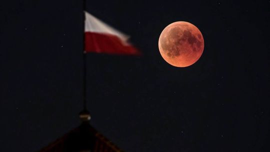 Wrześniowa noc pełna magii: krwawy superksiężyc nad Polską
