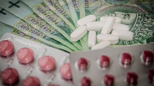Wydatki na niezbędne leki nadmiernie obciążają Twój budżet? Sprawdź, jak skutecznie zmniejszyć wydatki na medykamenty