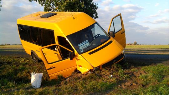 Wypadek busa niedaleko Rokicin