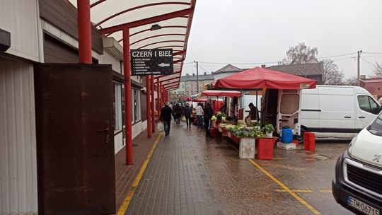 Wysokie stawki a klientów brak. Coraz trudniej handlować na tomaszowskim bazarze 