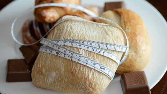 Wysokokaloryczna dieta może zwiększać ryzyko raka przewodu pokarmowego