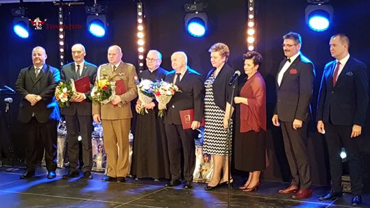 XV Powiatowe Spotkanie Noworoczne. Kolejni Przyjaciele Powiatu Tomaszowskiego uhonorowani
