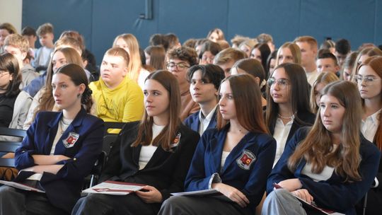 Z I LO do laboratoriów UŁ — młodzi badacze podsumowali program Zdolny uczeń – świetny student; rekrutacja do IX edycji trwa