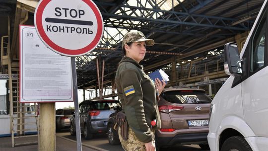 Z Ukrainy do Polski wjechało 7,051 mln osób, na Ukrainę wyjechało ponad 5,254 mln osób