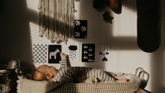 Zabawy sensoryczne dla niemowląt - pomysły na każdy dzień