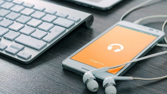 Zabezpiecz telefon na ferie