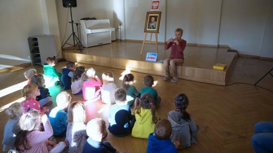 Zajęcia w MBP dla najmłodszych czytelników z okazji 11 Listopada