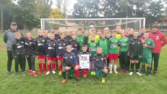 Zawodnicy Lechii Tomaszów z roczników 2008 i 2009 też pomagają Zosi  