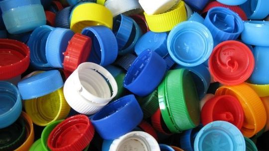 Zbiórka makulatury i plastikowych nakrętek