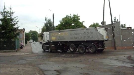 Zbudowali, teraz niszczą