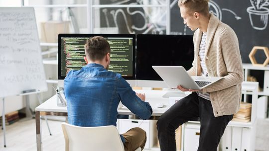 Zewnętrzny partner firmy: jakie procesy opłaca się mu powierzyć?