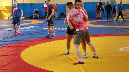 Zgrupowanie zapaśniczek i zapaśników