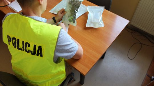 Złapany na własne życzenie. Pijany diler w rękach policji 