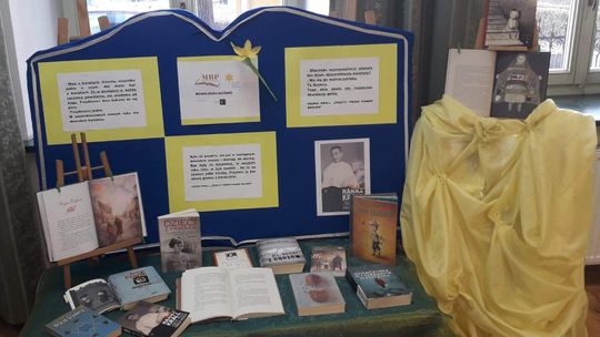 Żonkile  w bibliotece