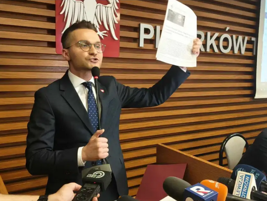 450 tysięcy na prowadzenie biura? Tyle ma do dyspozycji Adrian Witczak w ciągu roku