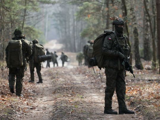 73 proc. mężczyzn za zakazem wyjazdu z Polski w razie ewentualnego konfliktu zbrojnego