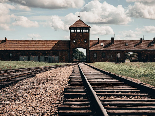 81 lat temu Niemcy rozpoczęli deportacje warszawiaków do Auschwitz
