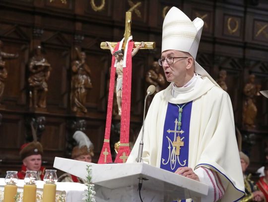 Abp Galbas: prawdziwy patriotyzm jest wolny od ksenofobii, ale nie jest kosmopolityzmem