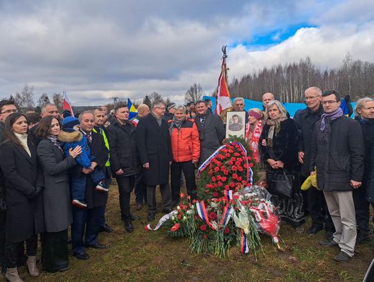 Ambasador Rosji S. Andrejew złożył wieniec w Pieniężnie, został wygwizdany i zakrzyczany