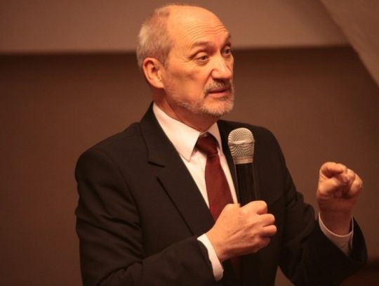 Armia w rękach Macierewicza