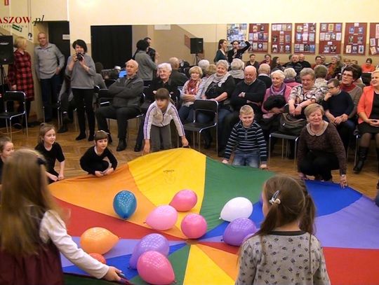 "Artystyczna laurka dla babci i dziadka" w Miejskim Centrum Kultury, filia DOK