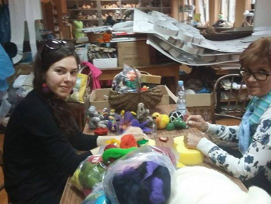 Artystyczne spilśnianie wełny czyli… zajęcia filcowania w MCK