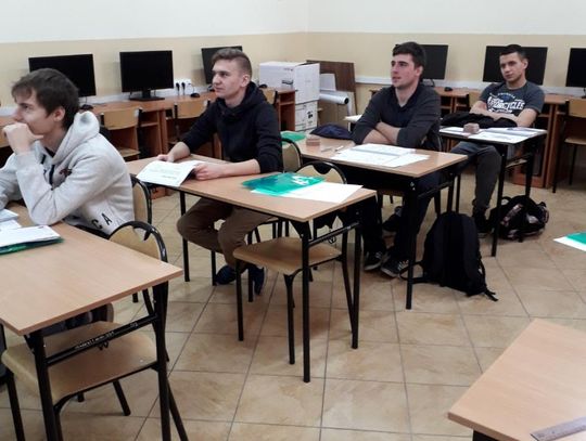 Azymut na sukces-kurs rysunku technicznego w ZSP nr 8