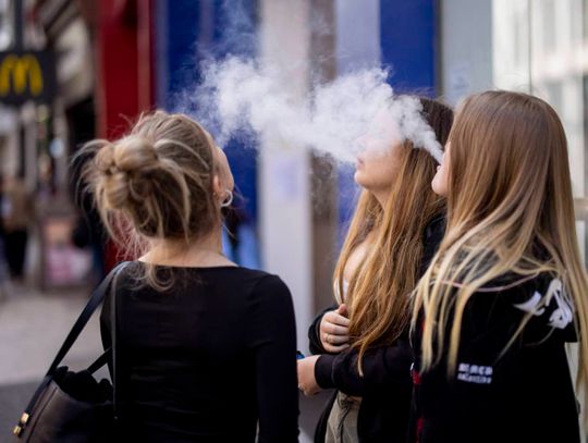 Badanie: e-papierosy mogą narażać nastolatków na toksyczne działanie metali ciężkich