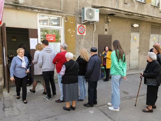 Badanie Ipsos: wyższa frekwencja kobiet niż mężczyzn