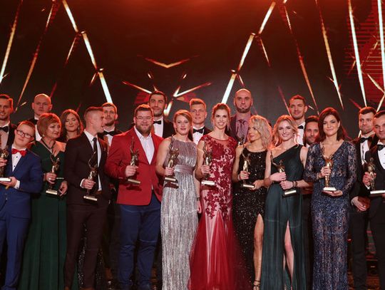 Bartosz Zmarzlik zdeklasował Roberta Lewandowskiego