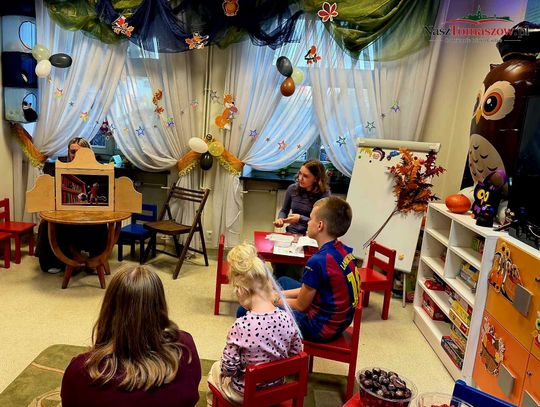 Biblioteka po zmroku. Tomaszowska książnica znów udowodniła, że „się sprawdza”