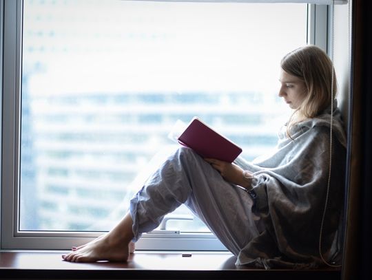 BN: 41 proc. badanych przeczytało w 2024 r. co najmniej jedną książkę; podobnie jak w 2023 r.