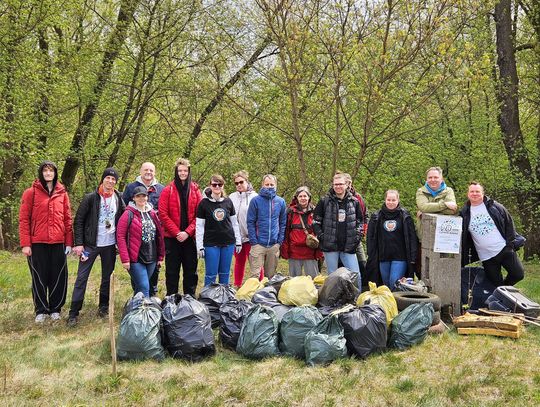 Brzegi Pilicy znów oddychają. Wspólna akcja sprzątania w Tomaszowie Mazowieckim