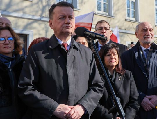 Były szef MON, poseł PiS Mariusz Błaszczak stawił się w prokuraturze