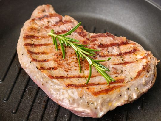 Catering dietetyczny a zdrowie psychiczne - jak regularne posiłki wpływają na samopoczucie?