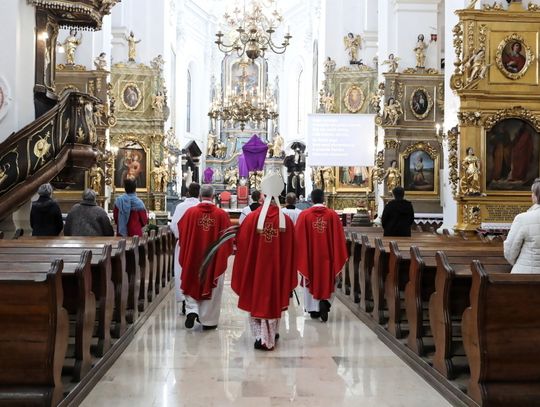 CBOS: 37 proc. Polaków praktykuje wiarę co niedzielę lub częściej