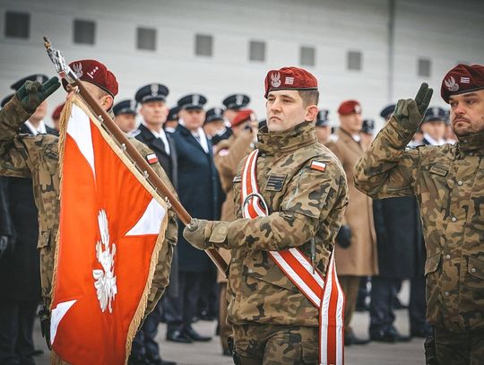 Chorągiew Wojska Polskiego dla 7 Dywizjonu Lotniczego. Wyjątkowe święto w Nowym Glinniku