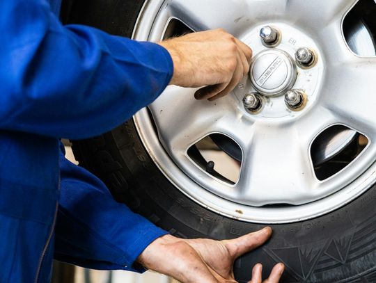 Ciężarki do wyważania kół wpływające na komfort i bezpieczeństwo jazdy