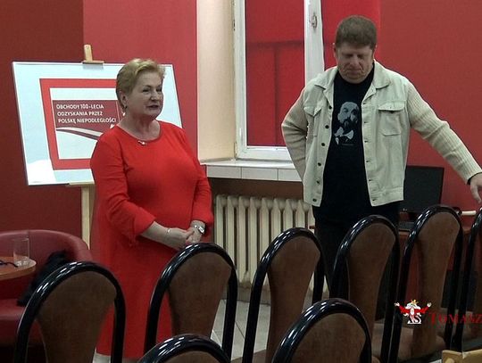 Czerwonym tramwajem do niepodległości