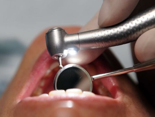 Dbanie o zęby może chronić stawy