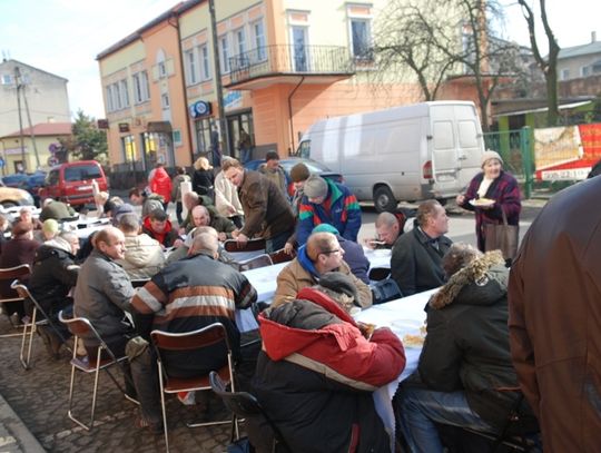 Dębiec nakarmił potrzebujących
