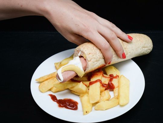 Dietetyczka: w upalne dni należy unikać produktów smażonych i fast food-ów