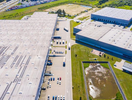 Dlaczego warto wynająć magazyn w centrum logistycznym w Ożarowie?