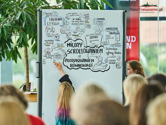 Dobrostan cyfrowy Polaków w czasach social mediów i AI. Nowy raport społeczny PKO Ubezpieczenia