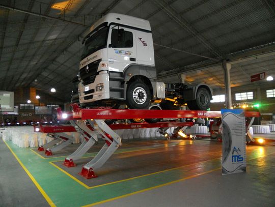 Doskonałe Rozwiązania dla Serwisu Pojazdów Ciężarowych