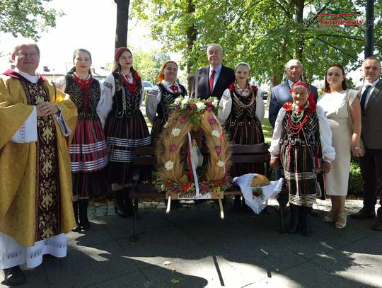 Dożynki parafialne w gminie Tomaszów. Rolnicy dziękowali za plony w kilku parafiach