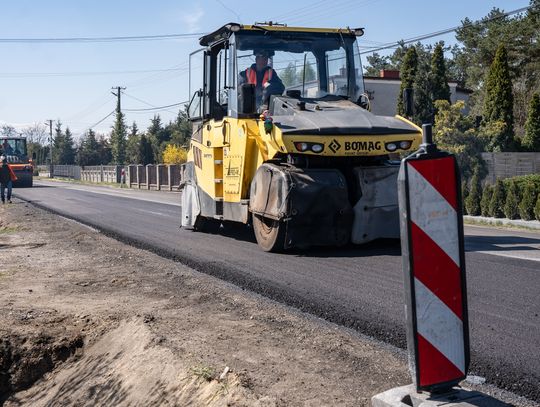 Droga Rokiciny–Łaznów do przebudowy. Powstaną chodniki, przystanki i nowe oświetlenie