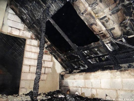 Duży pożar budynku mieszkalnego w Lipiankach. Ogromne straty, mieszkańcy stracili dach nad głową...