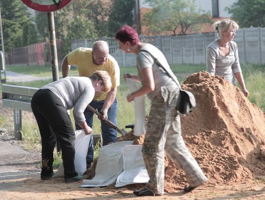 Działkowcy zabezpieczają się przed podtopieniami